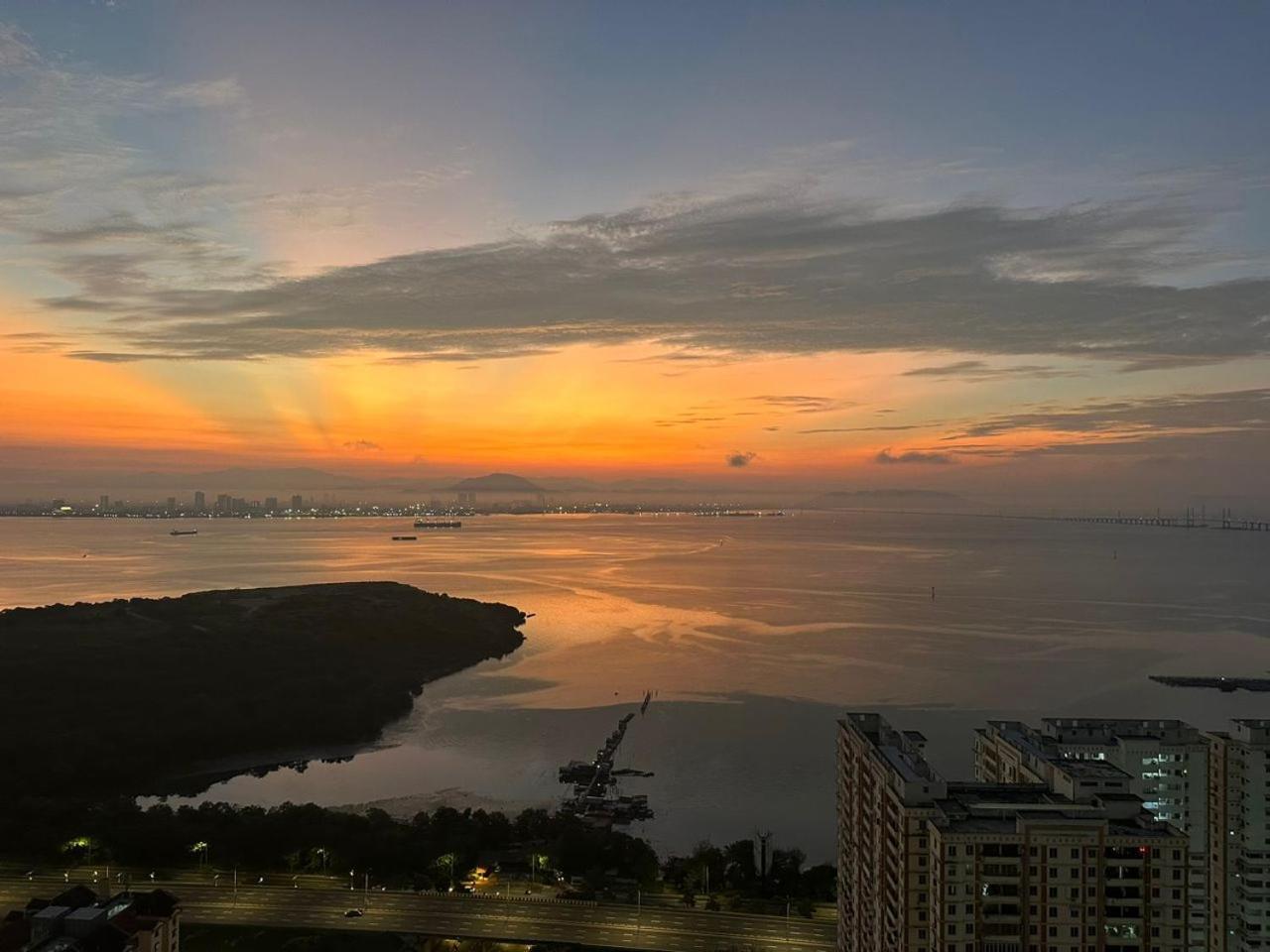 Urban Suites Two Or Three Bedroom Georgetown By Anc Jelutong エクステリア 写真